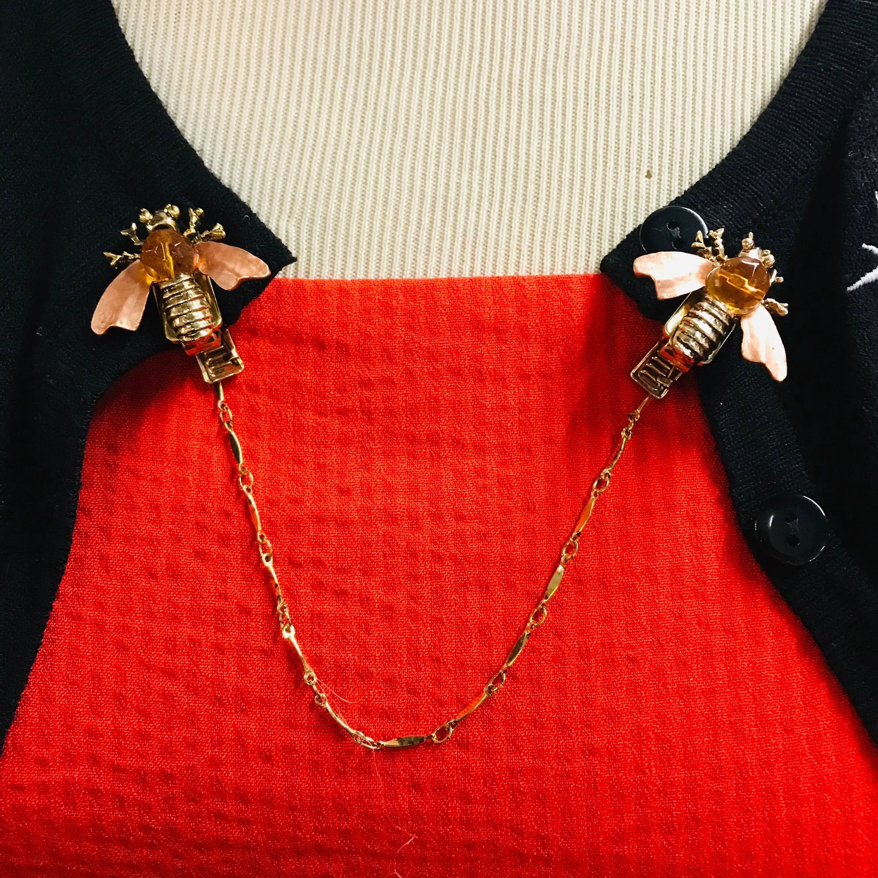 Bee Collar Clips