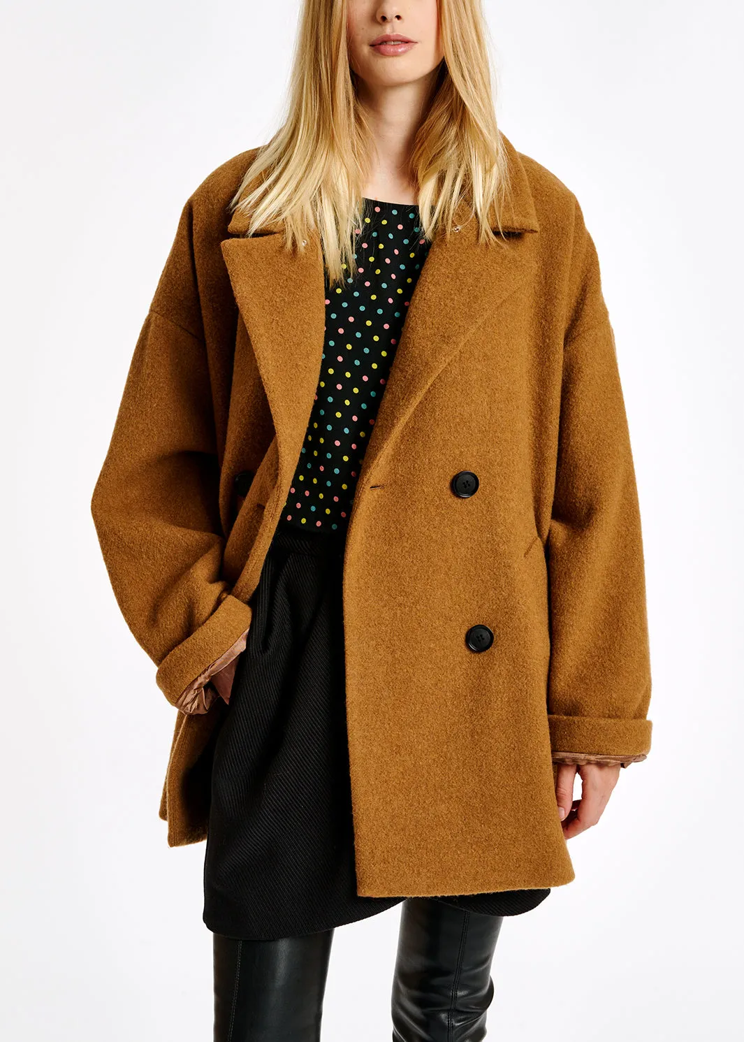 Camel wool-blend coat with red faux fur collar