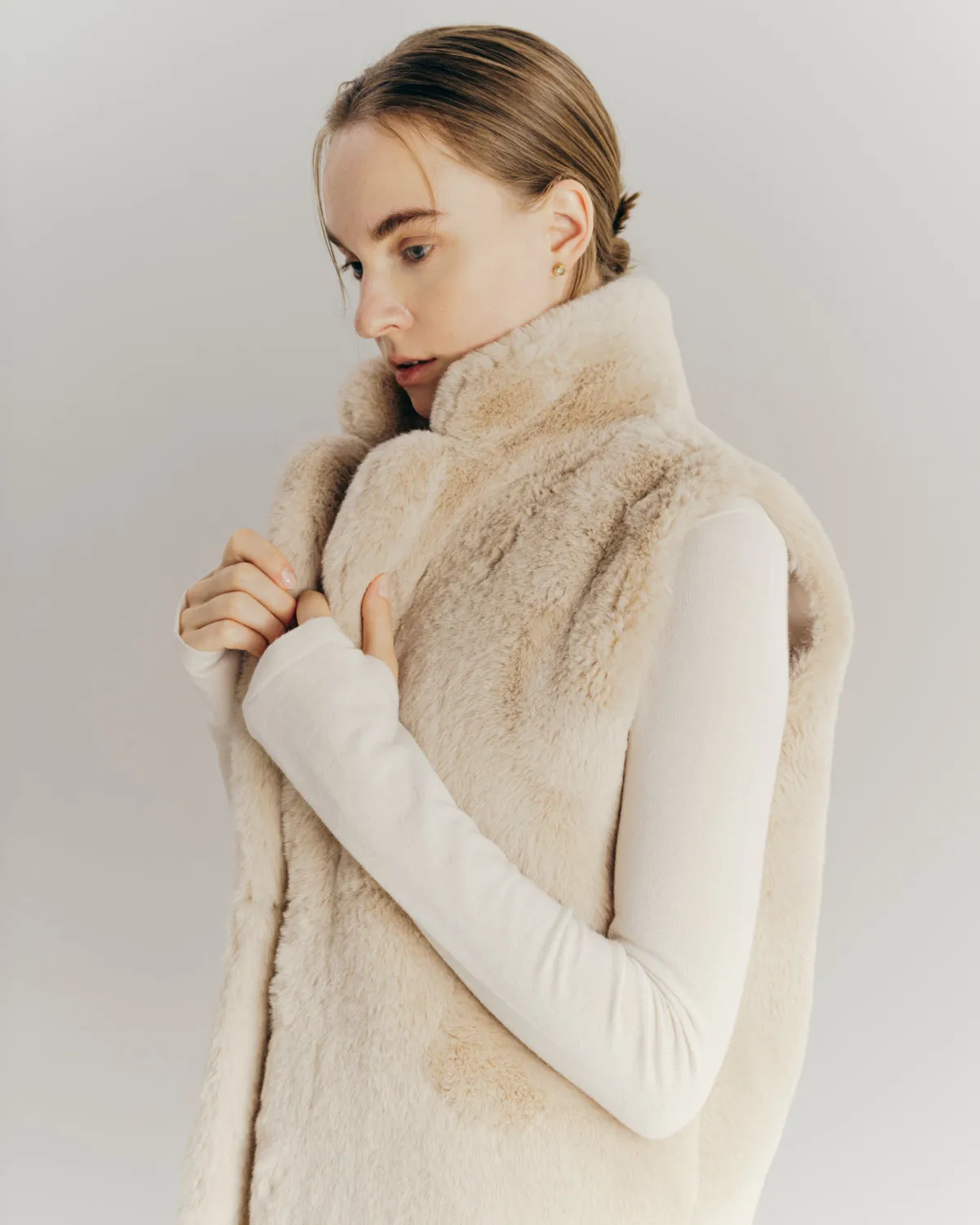 Tailored collar Fur vest